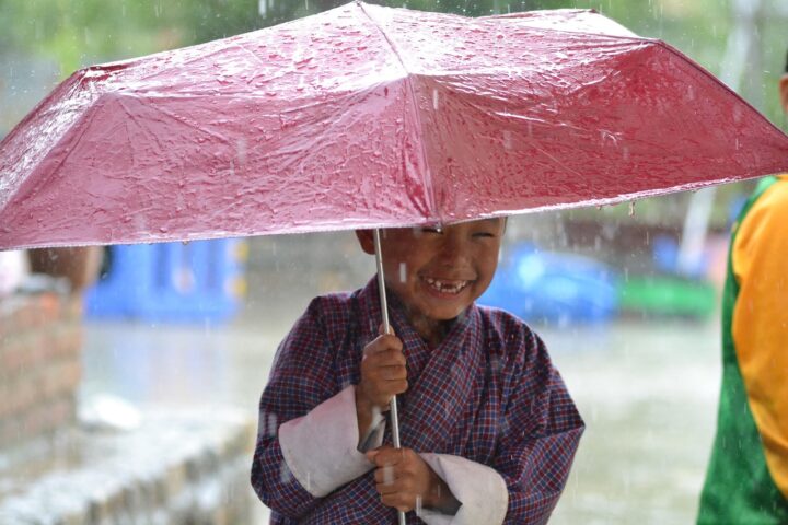 cute, boy, child, kid, childhood, happy, adorable, rain, protecting, umbrella, nature, smiling, rainy, monsoon, people, asia, asian, bhutan, bhutanese, east-5147373.jpg