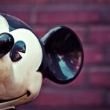 香港空港での経由中にディズニーランド